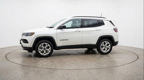 Bright White Clearcoat 2025 Jeep Compass Latitude