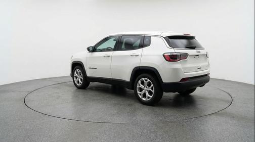 Bright White Clearcoat 2025 Jeep Compass Latitude