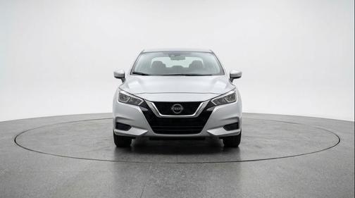 Brilliant Silver Metallic 2025 Nissan Versa 1.6 SV