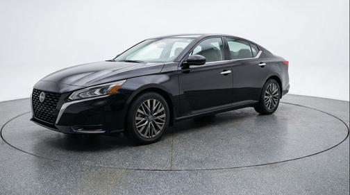 Super Black 2025 Nissan Altima SV FWD