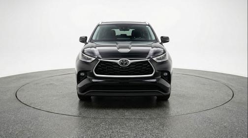 Midnight Black Metallic 2025 Toyota Highlander LE