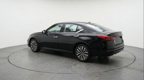 Super Black 2025 Nissan Altima SV FWD