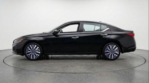 Super Black 2025 Nissan Altima SV FWD