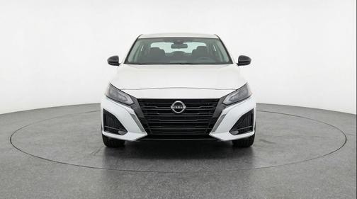 Glacier White 2025 Nissan Altima SV FWD