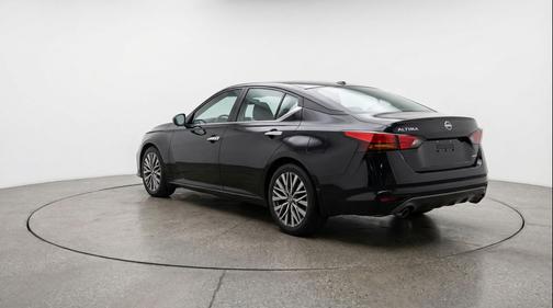 Super Black 2025 Nissan Altima SV FWD