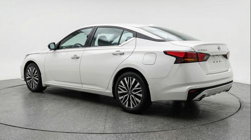 Glacier White 2025 Nissan Altima SV FWD