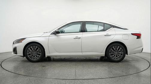 Glacier White 2025 Nissan Altima SV FWD