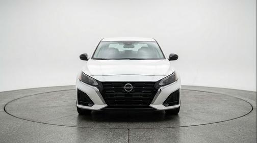 Glacier White 2025 Nissan Altima SV FWD