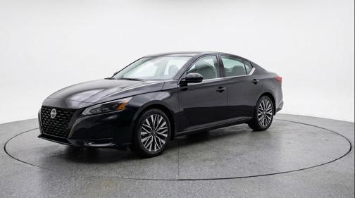 Super Black 2026 Nissan Altima SV FWD
