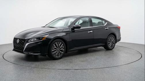 Super Black 2025 Nissan Altima SV FWD