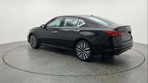 Super Black 2025 Nissan Altima SV FWD