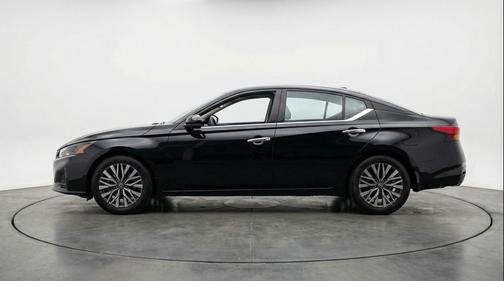 Super Black 2025 Nissan Altima SV FWD