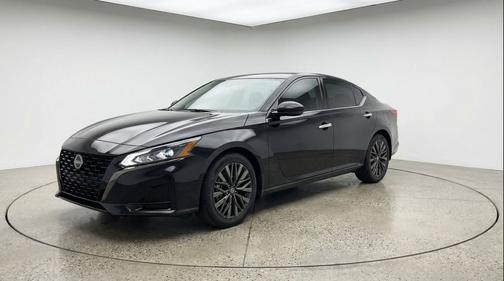 Super Black 2025 Nissan Altima SV FWD