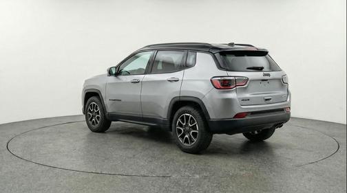 Silver Zynith Metallic Clearcoat 2025 Jeep Compass Trailhawk