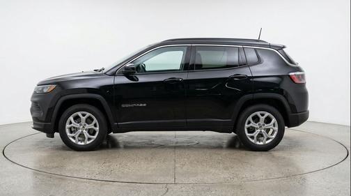 Diamond Black Crystal Pearlcoat 2025 Jeep Compass Latitude