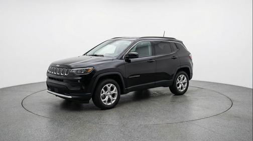 Diamond Black Crystal Pearlcoat 2025 Jeep Compass Latitude