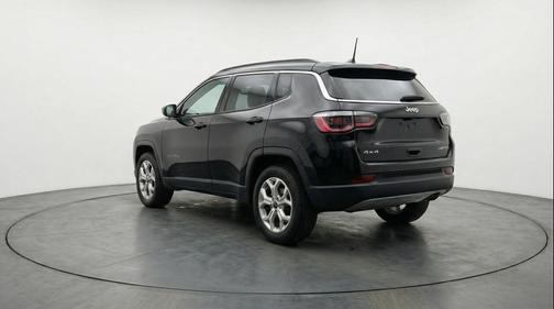 Diamond Black Crystal Pearlcoat 2025 Jeep Compass Latitude