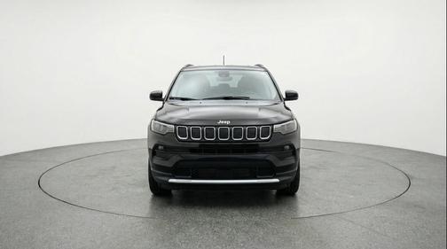 Diamond Black Crystal Pearlcoat 2025 Jeep Compass Latitude