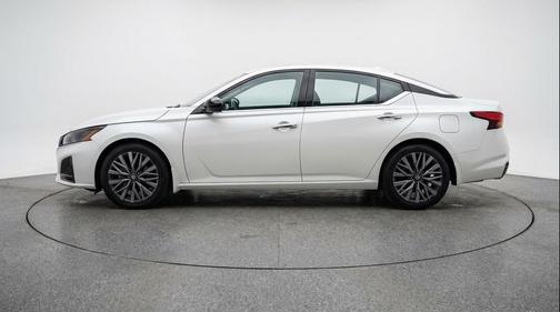 Glacier White 2025 Nissan Altima SV FWD