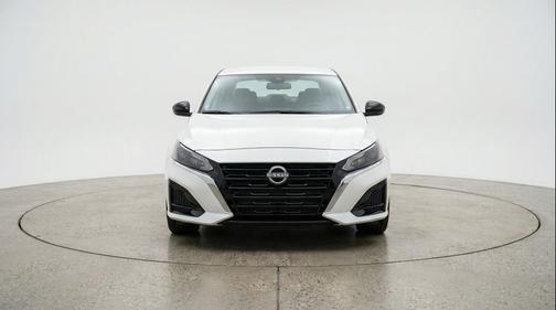 Glacier White 2025 Nissan Altima SV FWD