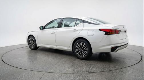 Glacier White 2025 Nissan Altima SV FWD