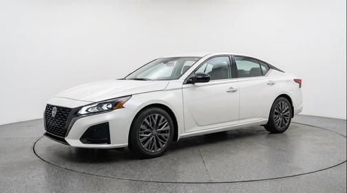 Glacier White 2025 Nissan Altima SV FWD