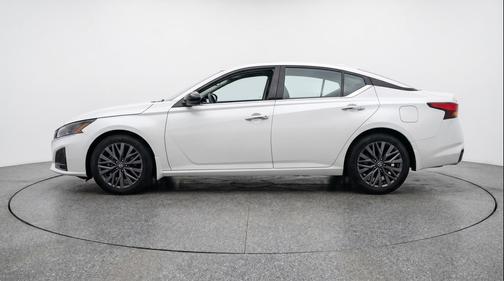 Glacier White 2025 Nissan Altima SV FWD