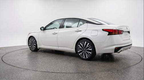 Glacier White 2025 Nissan Altima SV FWD