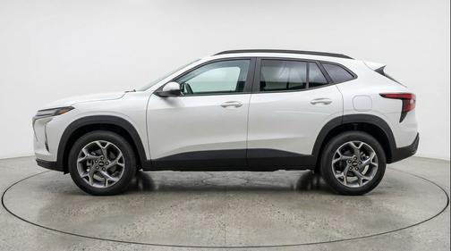 Summit White 2025 Chevrolet Trax LT
