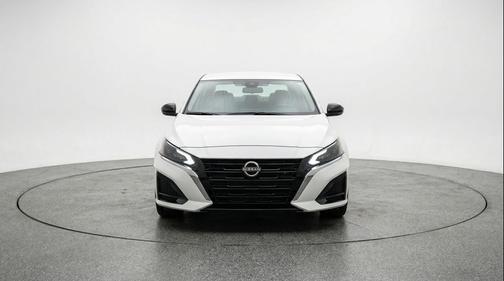 Glacier White 2025 Nissan Altima SV FWD