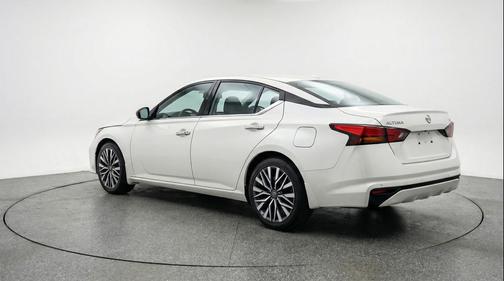 Glacier White 2025 Nissan Altima SV FWD