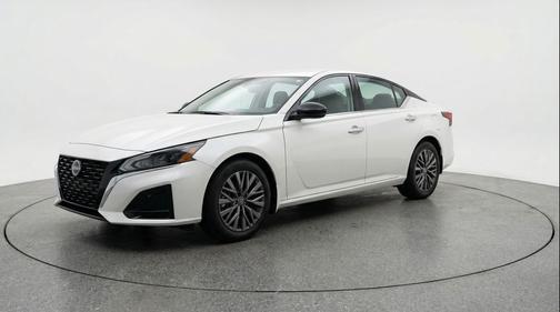 Glacier White 2025 Nissan Altima SV FWD