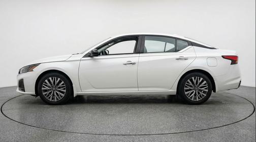 Glacier White 2025 Nissan Altima SV FWD
