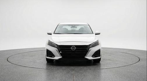 Glacier White 2025 Nissan Altima SV FWD