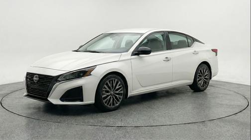 Glacier White 2025 Nissan Altima SV FWD