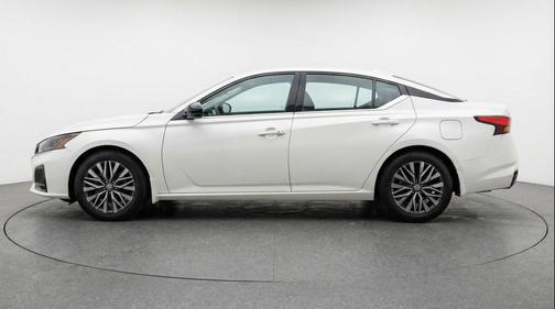 Glacier White 2025 Nissan Altima SV FWD