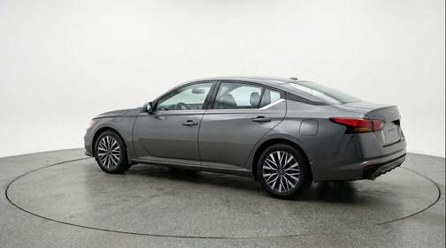 Gun Metallic 2025 Nissan Altima SV FWD