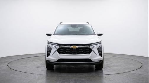 Summit White 2025 Chevrolet Trax LT