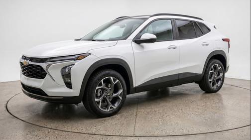 Summit White 2025 Chevrolet Trax LT