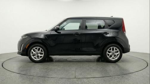 Fusion Black 2025 Kia Soul LX