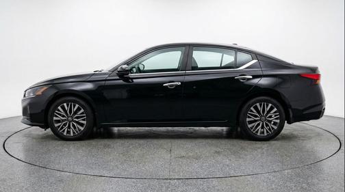Super Black 2025 Nissan Altima SV FWD