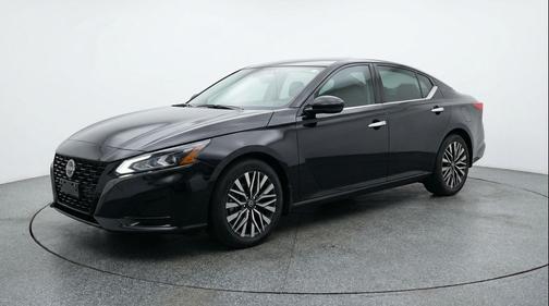 Super Black 2025 Nissan Altima SV FWD
