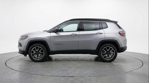 Silver Zynith Metallic Clearcoat 2025 Jeep Compass Trailhawk