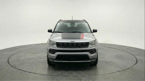 Silver Zynith Metallic Clearcoat 2025 Jeep Compass Trailhawk
