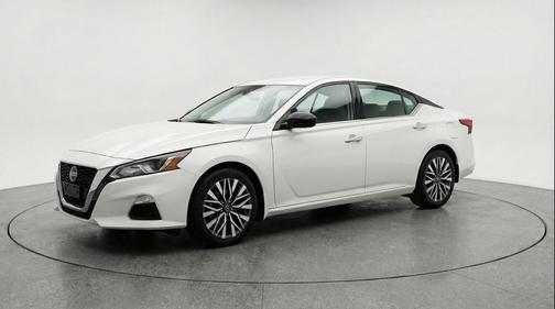 Glacier White 2025 Nissan Altima SV FWD