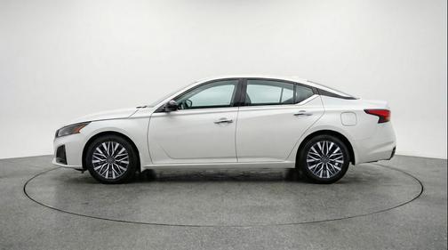 Glacier White 2025 Nissan Altima SV FWD