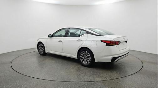 Glacier White 2025 Nissan Altima SV FWD