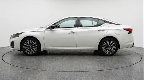 Glacier White 2025 Nissan Altima SV FWD