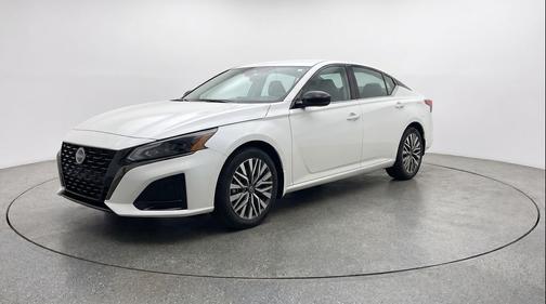 Glacier White 2025 Nissan Altima SV FWD