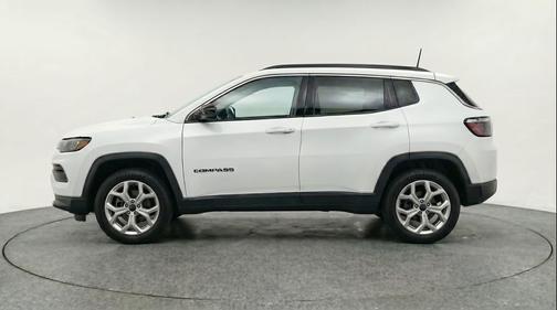 Bright White Clearcoat 2025 Jeep Compass Latitude
